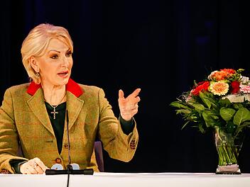 Désirée Nick     bei ihrem Auftritt am  Montagabend im Hallstadter  Kulturboden Matthias Hoch