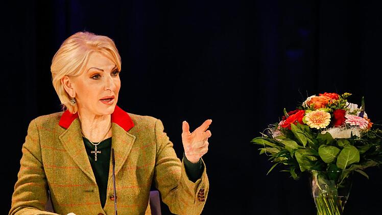 Désirée Nick     bei ihrem Auftritt am  Montagabend im Hallstadter  Kulturboden Matthias Hoch