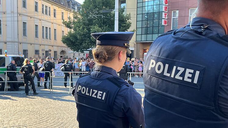 W&uuml;rzburger Messerattacke: Teilnehmer von AfD-Gedenkdemo angegriffen