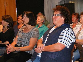 Da war noch alles gut: die Besucher der ersten Vorstellung im Aischtaler Filmtheater in der Gablonzer Straße. Durchschnittlich kamen acht bis zwölf Personen zu den etwa vier Vorstellungen im Monat. Foto: mle/Archiv