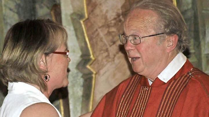 Zur 50. Wiederkehr seines Weihetages gratulierte im Namen der Pfarreiengemeinschaft Karin Haut.