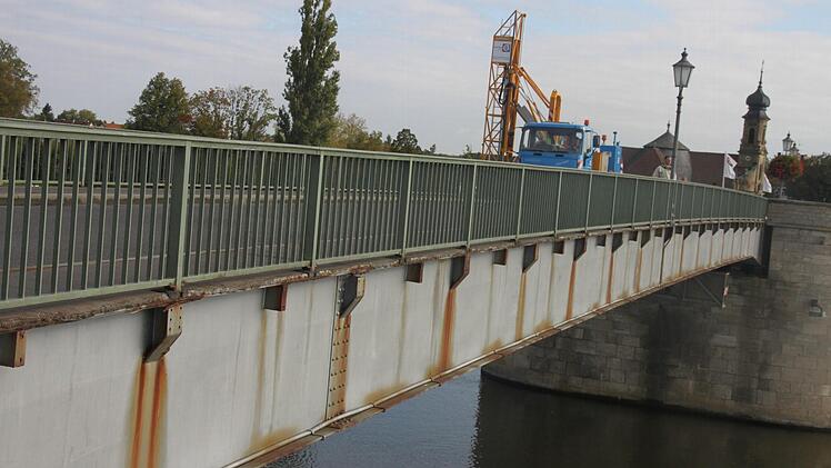 Gut erkennbar: Die Rostfahnen am Stahlgerüst.