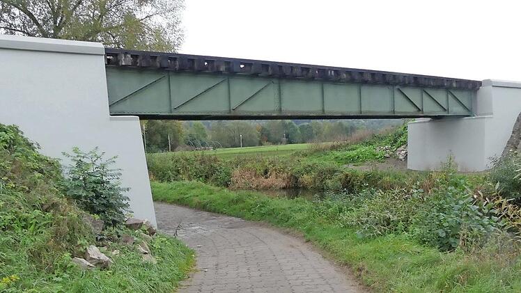 Die Brücken auf der DFS-Strecke (hier die Leinleiterbrücke bei Gasseldorf) in die Fränkische Schweiz wurden wieder in einen Top-Zustand versetzt. Durch die Sanierung entstanden Kosten in Millionenhöhe. Foto: Pöhlmann
