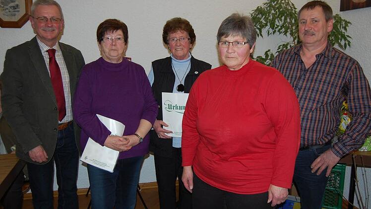 Vom Kreisverband wurden Ingrid Stürzenberger (2. v. l.) und Erna Hämel ausgezeichnet. Auf dem Bild sind ferner (v. l.) Gotthard Schlereth (l.), sowie die Vorsitzenden Maria Zier (2. v. r) und Thomas Fella (r.).