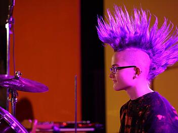 Zum Abschluss des Bandcamps fand in Münnerstadt ein Konzert statt. Unser Foto zeigt Julian aus Maßbach am Schlagzeug.  Foto: Michael Kübert