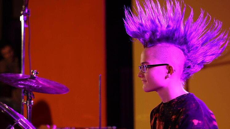 Zum Abschluss des Bandcamps fand in Münnerstadt ein Konzert statt. Unser Foto zeigt Julian aus Maßbach am Schlagzeug.  Foto: Michael Kübert