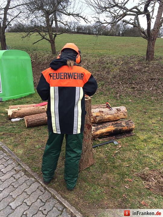 Kettensägenlehrgang bei Feuerwehr Steinbach