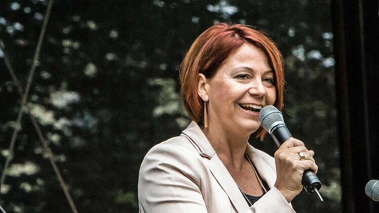 GChristine Rebhan moderierte das Open-Air-Konzert im Freibad.Foto: Jochen Berger