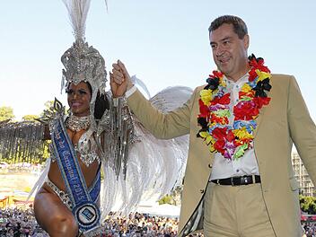 Markus Söder beim Samba-Festival 2015. Dieses Jahr ist er Schirmherr und will das Festival eröffnen. Damit kommt erstmals ein bayerischer Ministerpräsident zum Coburger Samba-Festival.Matthias Hoch/CT-Archiv