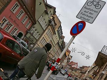 Dieses Schild am Anfang der Langen Straße besagt, dass die Benutzungspflicht für den Radweg nicht mehr gilt.  Foto: Barbara Herbst
