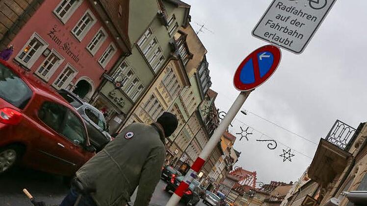 Dieses Schild am Anfang der Langen Straße besagt, dass die Benutzungspflicht für den Radweg nicht mehr gilt.  Foto: Barbara Herbst