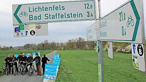 Der Auenweg am Main ist rund 40 Kilometer lang; er ist gut beschildert und wird von zwölf Sandsteinskulpturen gesäumt. Fotos: Matthias Einwag