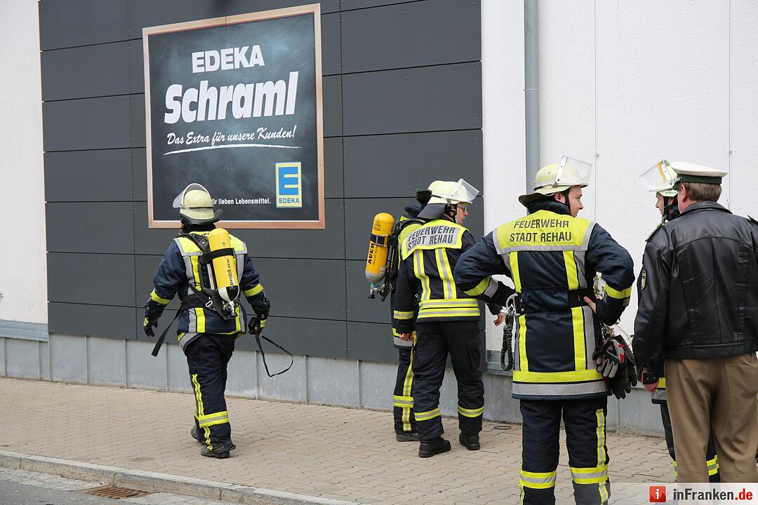 Feuerwehr evakuiert Supermarkt in Rehau