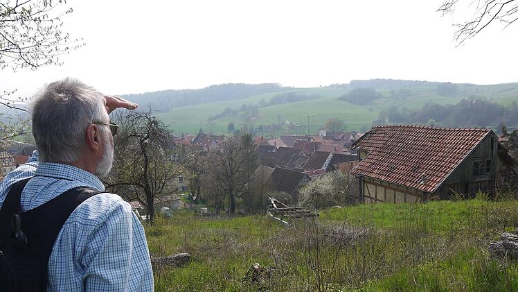 Rainer Malsch hoch droben über dem schönen Ummerstadt.- Foto: Berthold Köhler