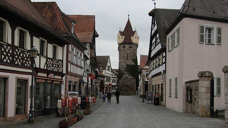 Ausgangsbeschränkung wegen des Coronavirus: Herzogenaurachs Mitte ist am Samstag nahezu menschenleer. Foto: Christian Bauriedel