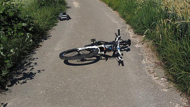 Kreis Coburg: Tödlicher Fahrradunfall - Radler stürzt in Kurve und stirbt