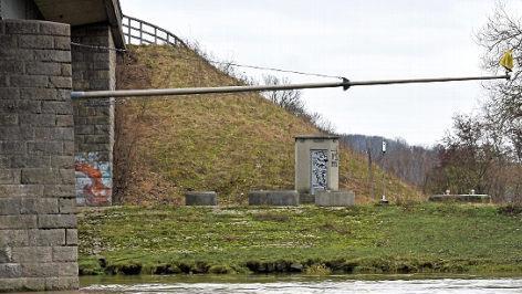 Der Zweckverband zur Abwasserbeseitigung im Raum Theres wird im Sommer einen Maindüker bauen, der an das Pumpwerk Süd (im Bild) bei Horhausen angeschlossen wird. In zwei bis drei Jahren muss dann auch das Pumpwerk erneuert werden.  Foto: Ulrike Langer