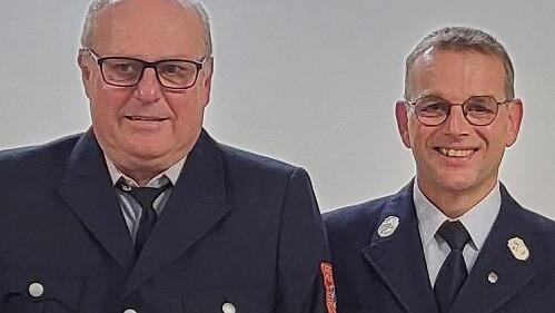 Lothar Henz (l.) wurde zum Ehrenmitglied und Ehrenvorstand ernannt, Matthias Reuter zum Ehrenkommandanten.