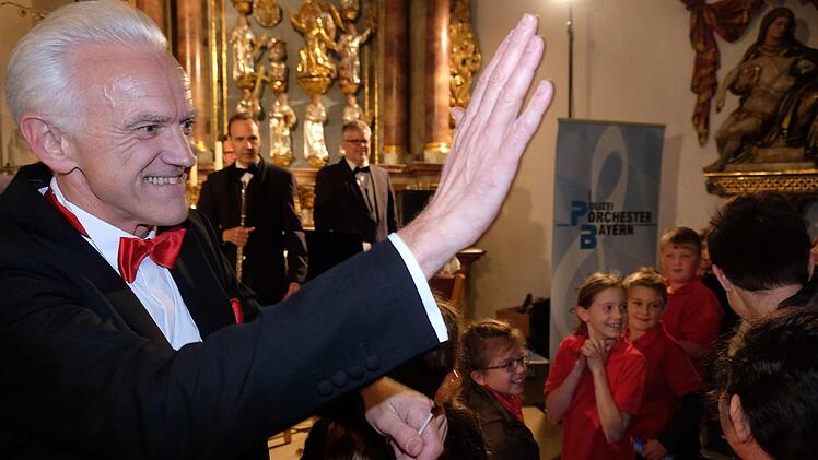 Chefdirigent  Johann Mösenbichler  in der Klosterkirche. Foto: Gerd Schaar