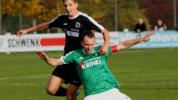 Der Kapit&auml;n geht von Bord (und nach Memmelsdorf zur&uuml;ck): Kapit&auml;n Daniel Kr&uuml;ger (vorn) verl&auml;sst die Sander genauso wie Lars Medem und Dominic Leim. Foto: G&uuml;nther Geiling