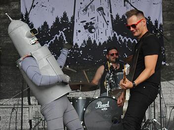 "The Riot Robots" mit Maskottchen Bender. Anna-Lena Deuerling
