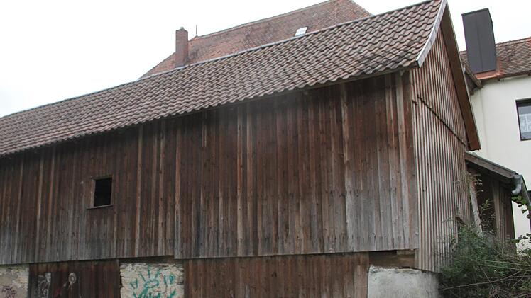 Die stillgelegte Schneidm&uuml;hle dient heute nur noch als Schuppen. Sie grenzt an den Stadtsteinacher Park an. Foto: Sonny Adam