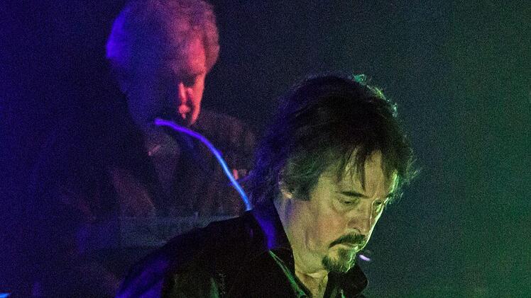 Stehende Ovationen gab es am Ende für das Coburg-Gastspiel von Barclay James Harvest featuring Les Holroyd.Foto: Jochen Berger