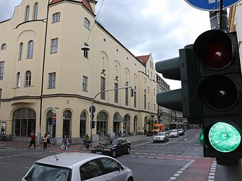 Oft mehrmals am Tag gehen am Luitpoldeck die Ampellichter aus. Und niemand weiß, warum. Foto: Matthias Hoch