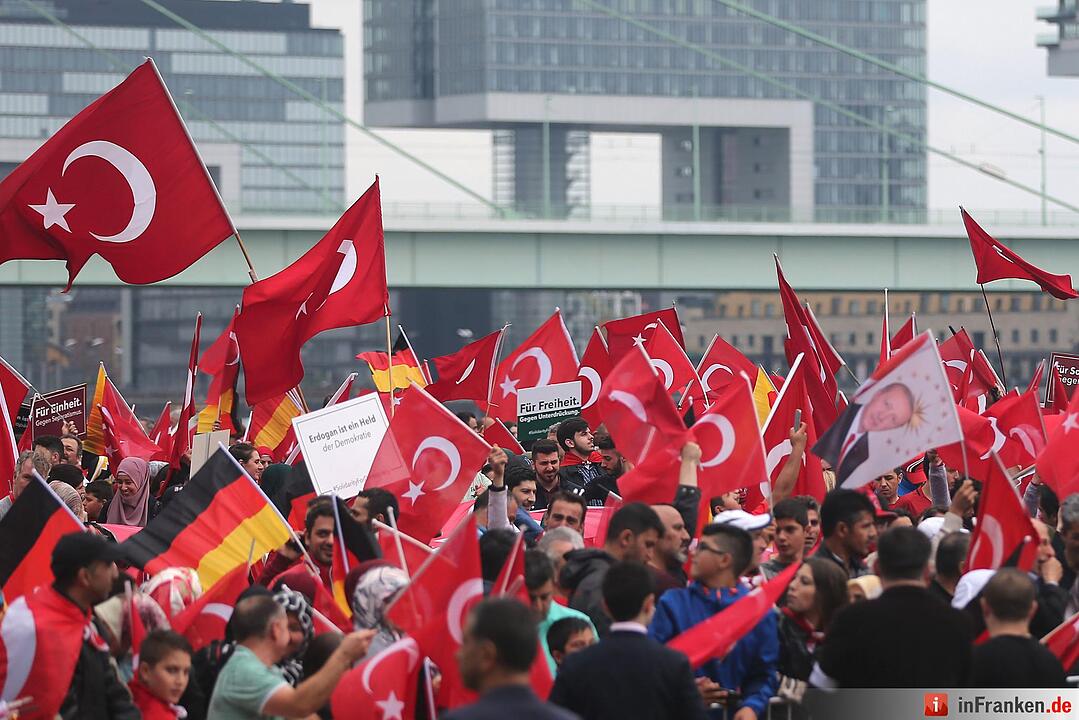 Demo von Erdogan-Anhängern in Köln