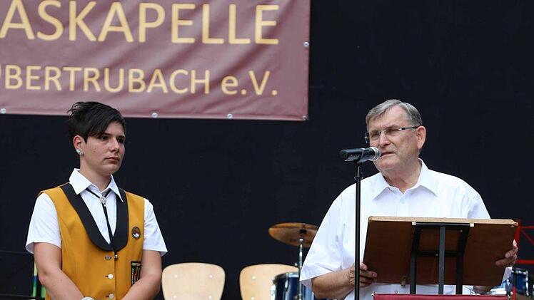 Kerstin Hofmann und Pfarrer Werner Wolf