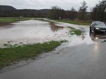 Auch bei relativ geringen Niederschlagsmengen ist der Deisselbach trotz Regulierung kaum zu bändigen. Das Wasserwirtschaftsamt prüft derzeit eine aussichtsreiche Lösung.