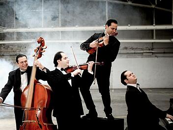 Zum Auftakt der neuen Saison präsentiert der Coburger "Verein" das Janoska-EnsembleFoto PR