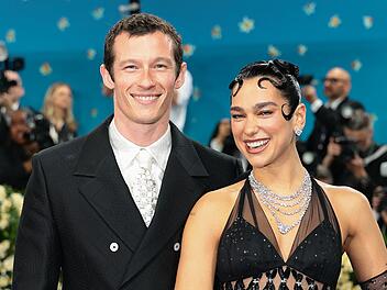 Dua Lipa und Callum Turner haben geheiratet.