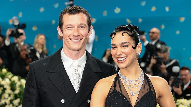Dua Lipa und Callum Turner haben geheiratet.