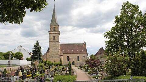 Der Friedhof wurde erweitert.