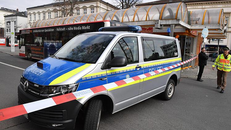 Eine Ausnahmesituation herrschte am frühen Freitagnachmittag rund um den Zentralen Omnibus-Bahnhof (ZOB) in Bamberg. Foto: Ronald Rinklef
