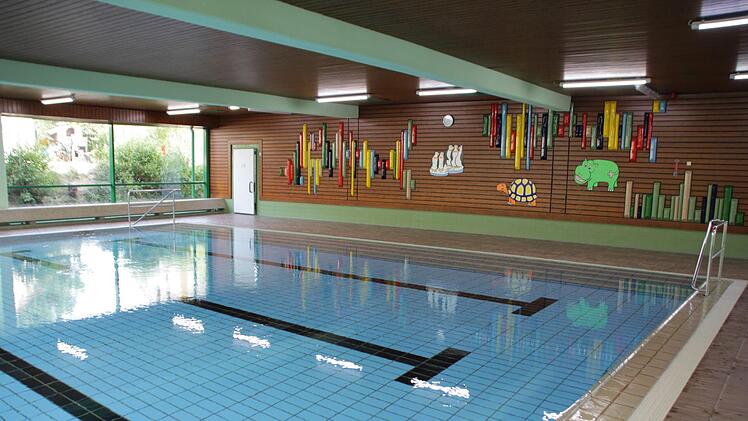 Im Lehrschwimmbecken haben schon Generationen von Kindern das Schwimmen gelernt.   Foto: Andreas Dorsch