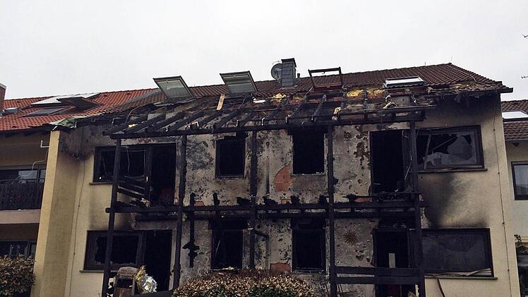 Nach den Löscharbeit gleicht das Haus einer Ruine. Foto: privat