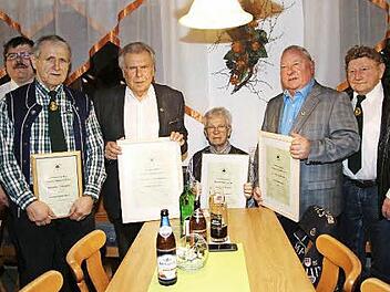 Geehrte Mitglieder (von links): Matthias Brand, Günther Graf, Heinrich Kaltenhäuser, Edgard Schmidt, Kilian Kundmüller und Karl "Charly" Kremer Foto: Richard Sänger