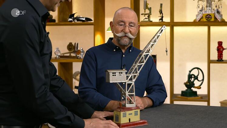 Ein Kran gefiel bei "Bares für Rares" nicht nur Horst Lichter.