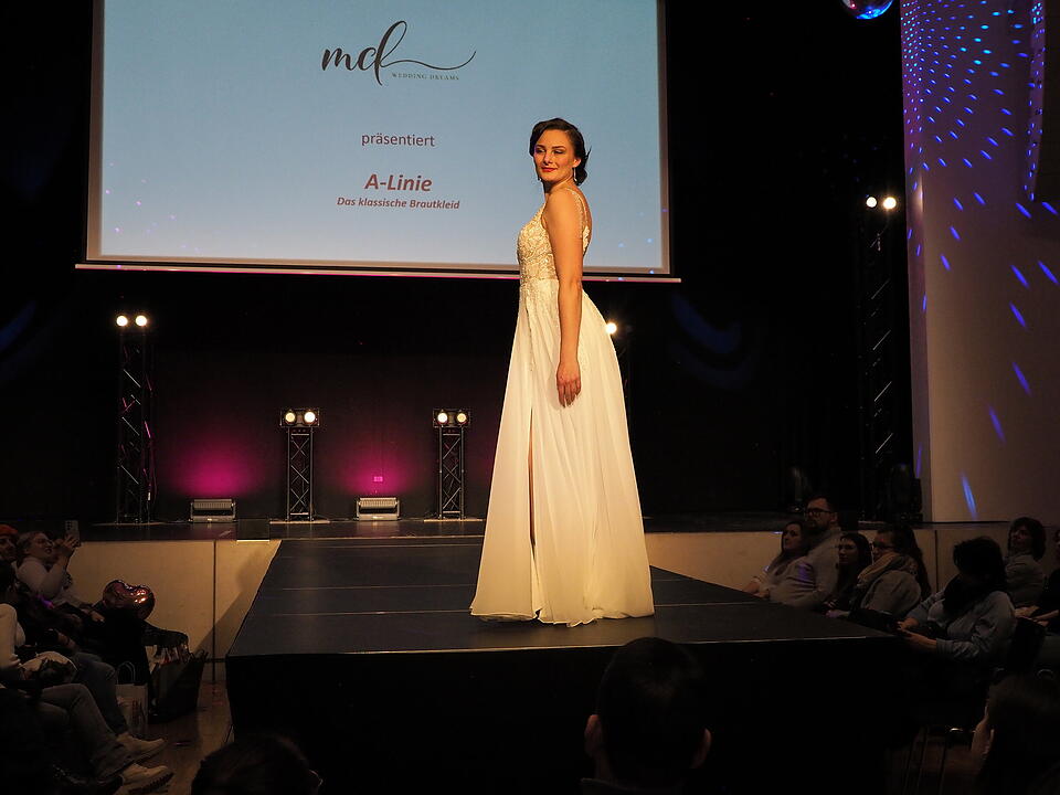 Inkl. Braut- und Festmodenschauen.