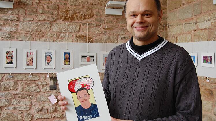 Projektkünstler und Hobbymaler Roland Halbritter (50) mit seinem Porträt des Kabarettisten Michl Müller  Foto: Sigismund von Dobschütz