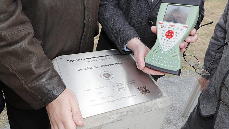 Handys liegen mit ihren GPS-Koordinaten meist daneben. So ein Profi-Gerät erfasst die GPS-Signale genau - kostet aber 14000 Euro. Foto: Matthias Hoch