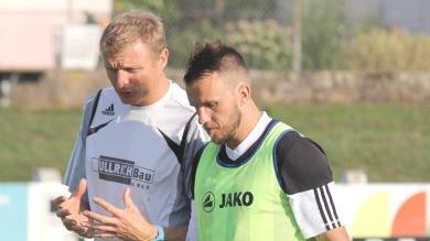Der neue Trainer Matthias Bayer (l.) im Gespr&auml;ch mit Thorsten Schlereth Foto: Ralf Naumann