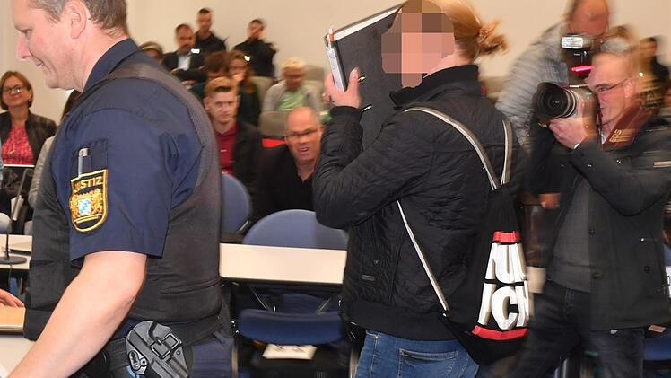 Für Jennifer P. fordert der Staatsanwalt nun noch sechs Monate Freiheitsstrafe, ausgesetzt zur Bewährung. Ihre Verteidigung plädiert dagegen auf Freispruch. Foto: Ronald Rinklef/Archiv