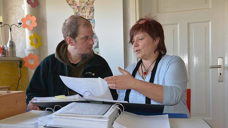 Bei der Arbeit an ihrem Buch über Elise Gleichmann erhielt Andrea Senf unter anderen Unterstützung von Burgführer Peter Hofmann. Foto: Archiv/Dagmar Besand