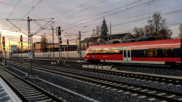Nürnberger Hauptbahnhof aktuell gesperrt: Behinderung des Bahnverkehrs zwischen Nürnberg und Treuchtlingen