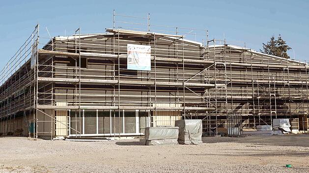 Die Fertigstellung der Ballsporthalle in Weisendorf verzögert sich um ein halbes Jahr. Foto: Richard Sänger