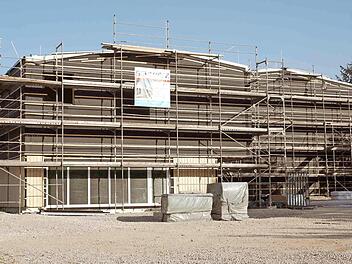 Die Fertigstellung der Ballsporthalle in Weisendorf verzögert sich um ein halbes Jahr. Foto: Richard Sänger