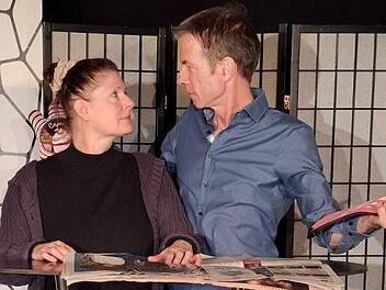 Zwischen den Eheleuten (Claudia Kurrle und Frank Strobelt) ist plötzlich nichts mehr, wie es einmal war.